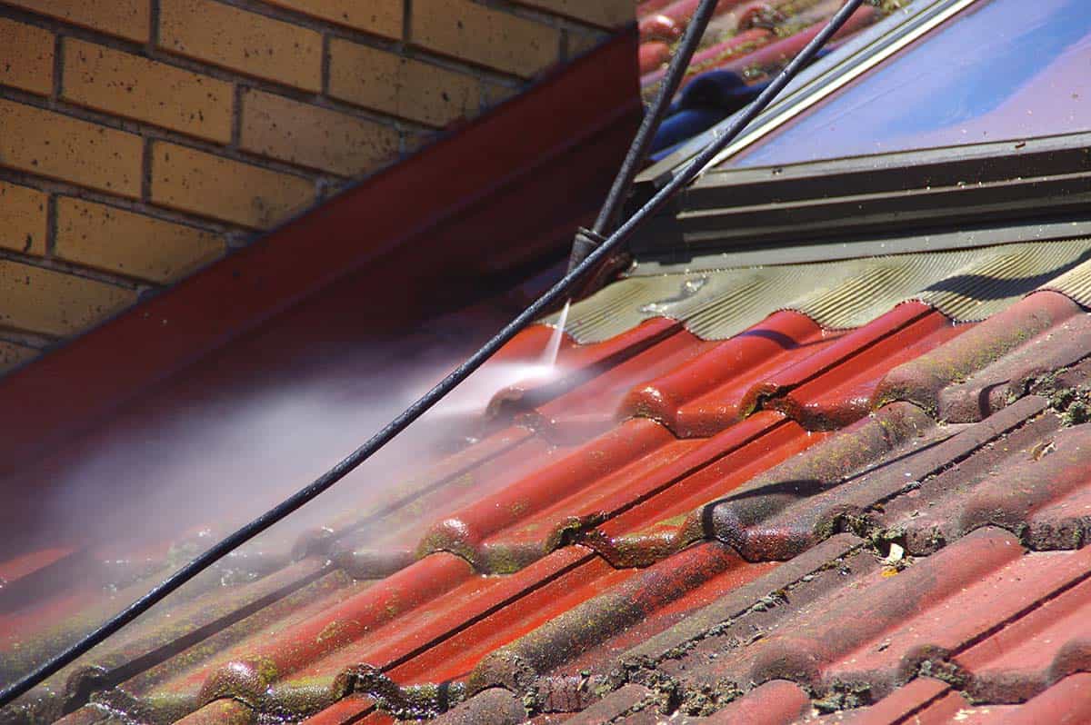 Roof pressure cleaning